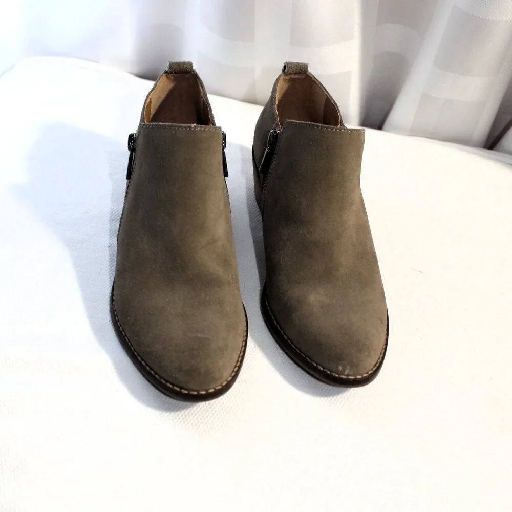 Lucky Brand Taupe Suede Ankle Boots / Booties, 1.75
